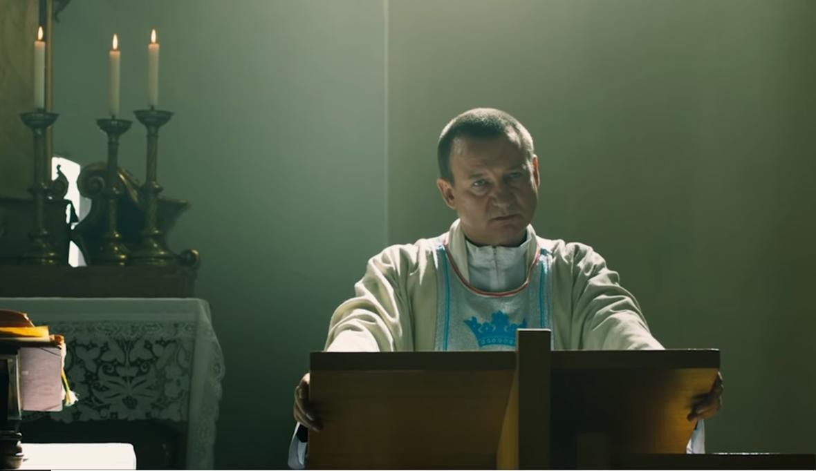 „Klecha” produkcji TVP wkrótce w kinach – ma to związek z nowym filmem „Kler”?