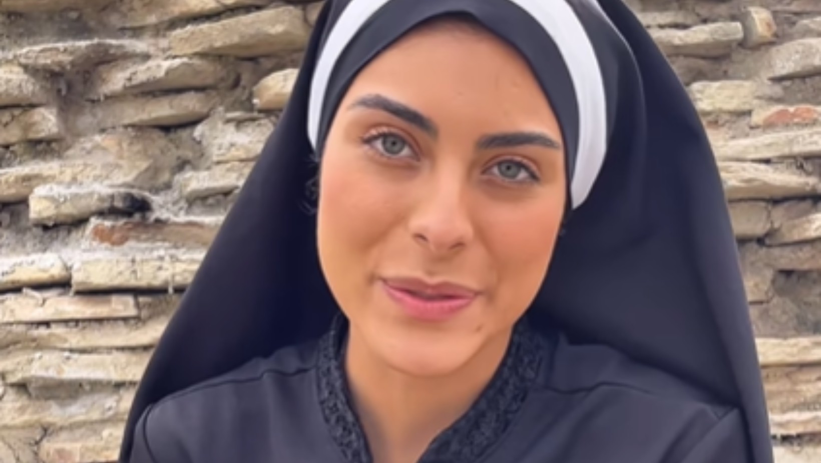 To nagranie z zakonnicą obejrzało już 6 milionów ludzi! Jej uroda powala