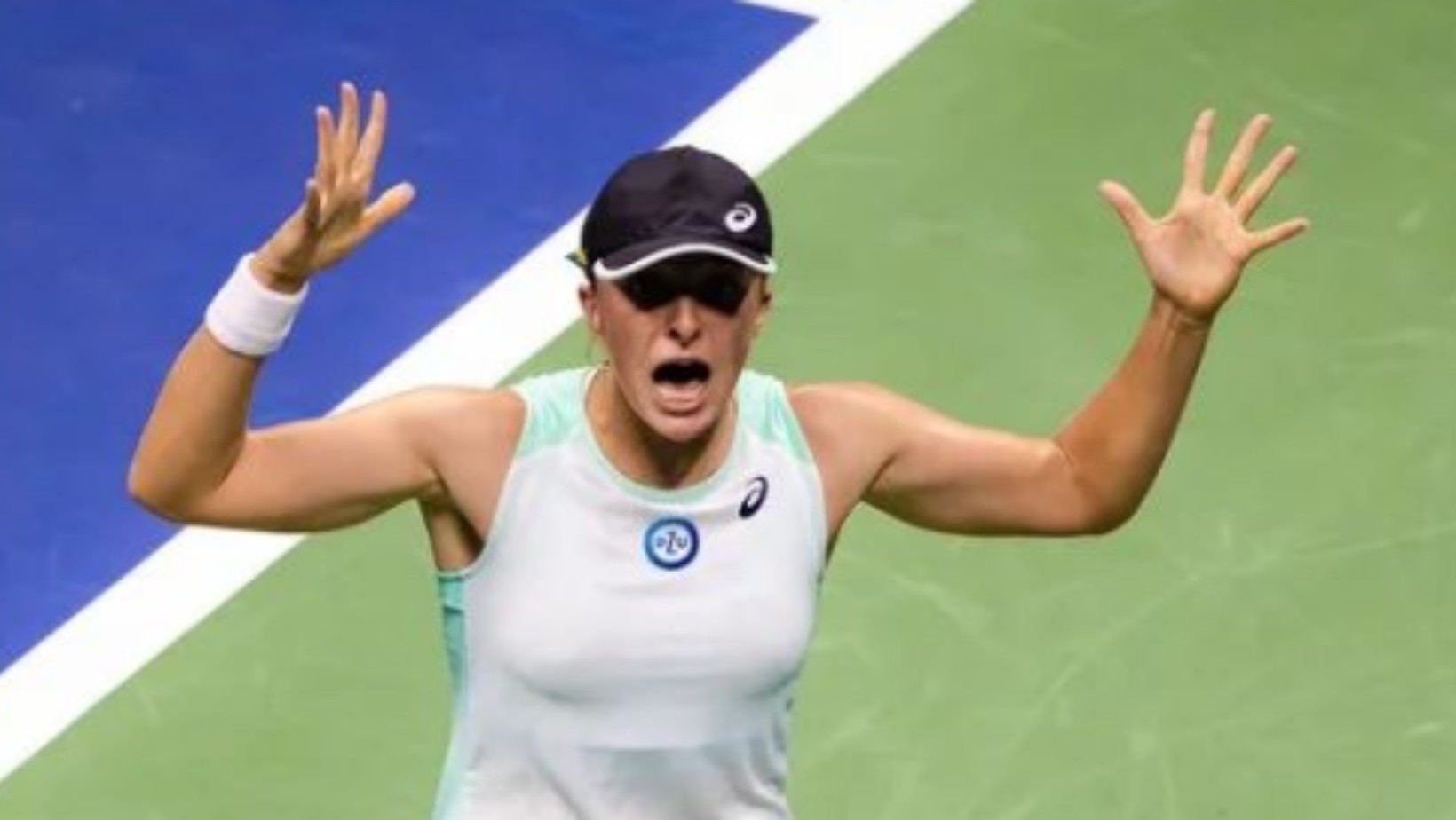 Świątek rozproszona przez Chandlera z „Przyjaciół”. Aktor odpowiedział Idze