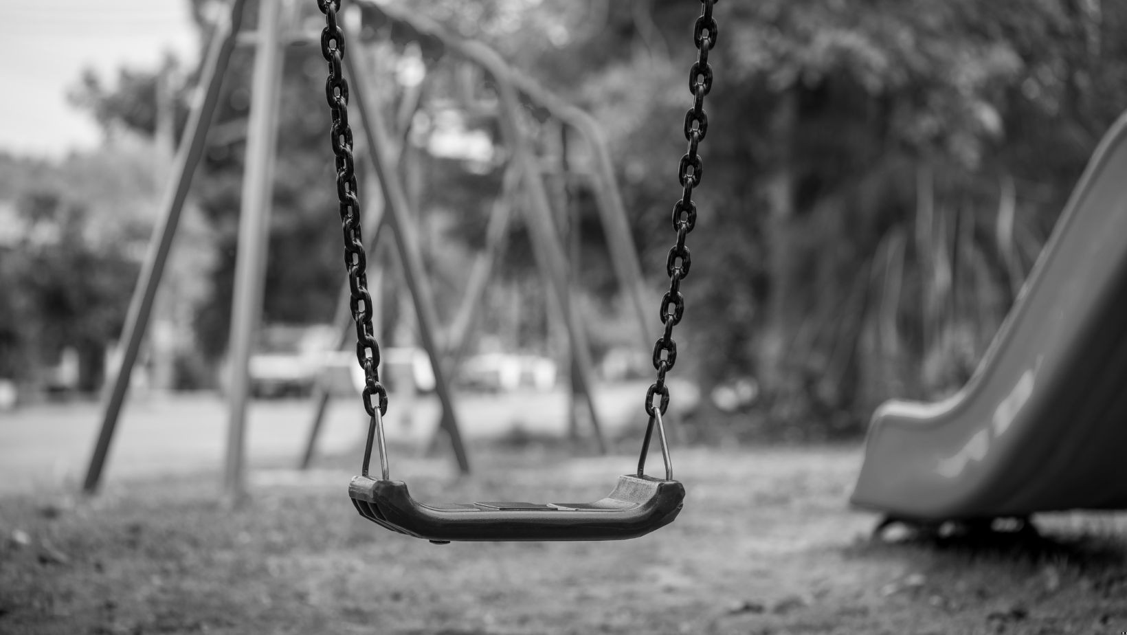 13-latek znaleziony martwy na placu zabaw! Przeprowadzano sekcję zwłok dziecka