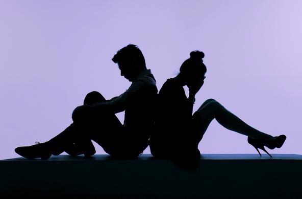 -Moja rada jednak: niech się pani zastanowi. -Nad jego miłością? …