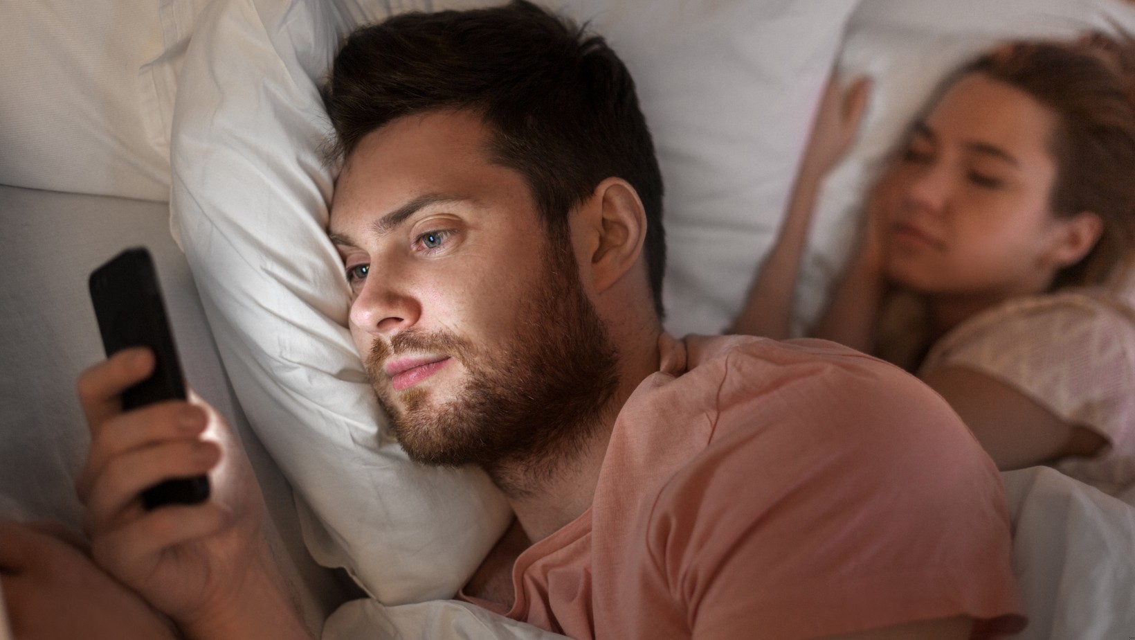 Przygoda na jedną noc czy dłuższy romans? Którą zdradę łatwiej wybaczyć?