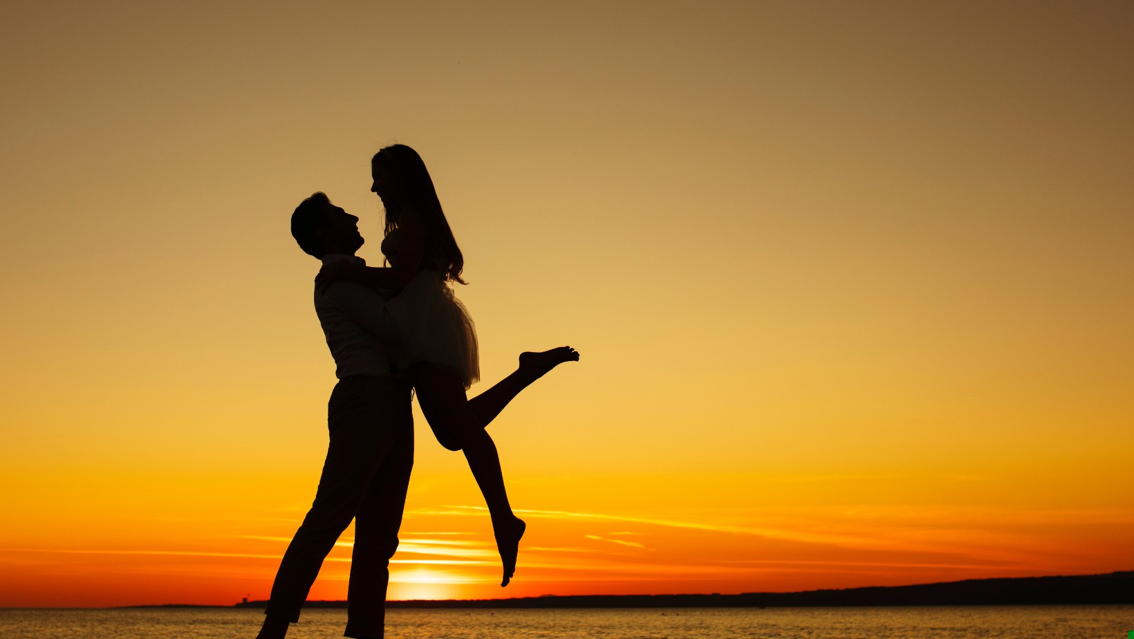 Cztery etapy miłości według psychologii: Jak przejść przez każdy z nich?