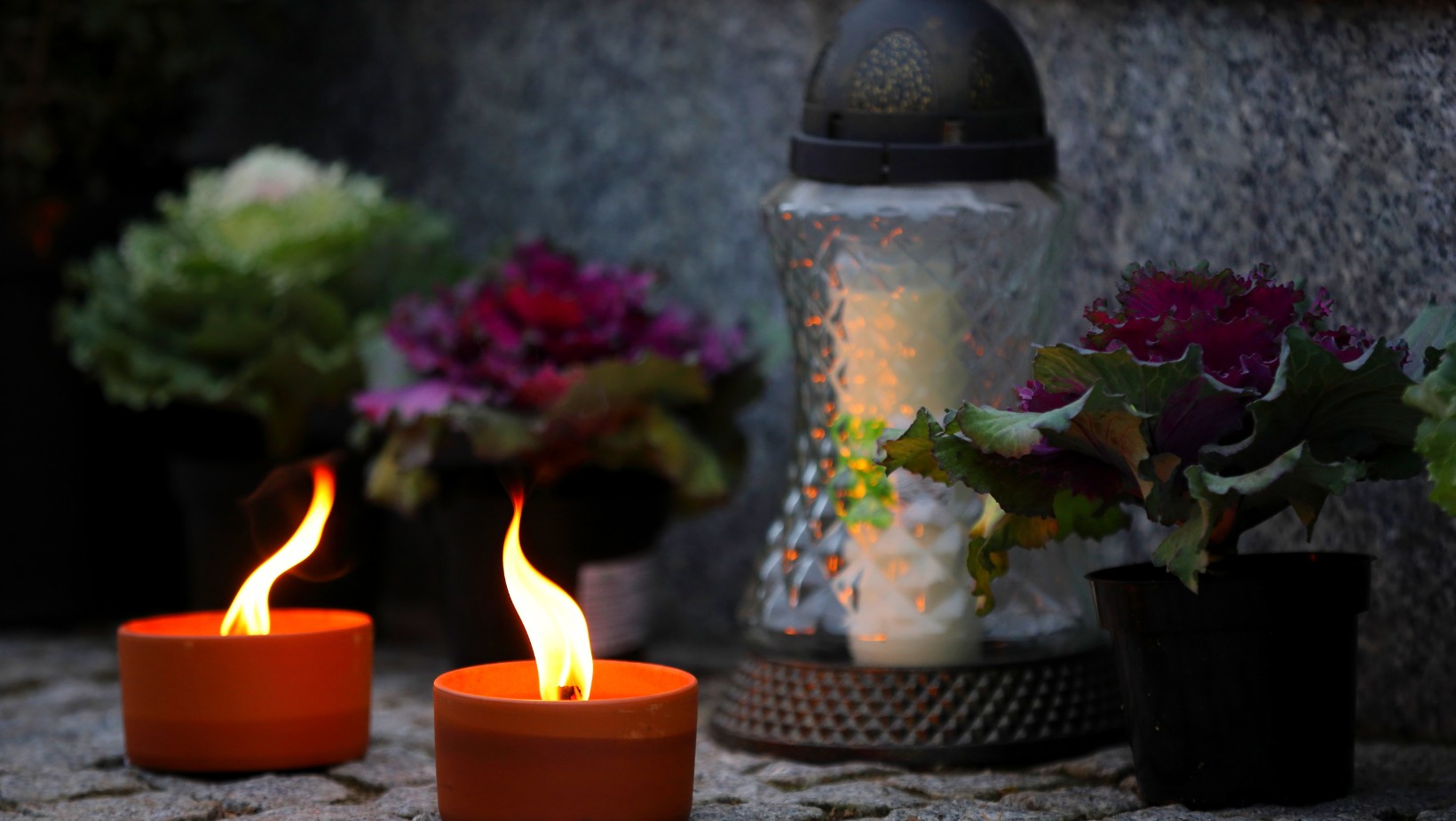 Dzień Wszystkich Świętych czy Święto Zmarłych? Jak powinno się mówić?