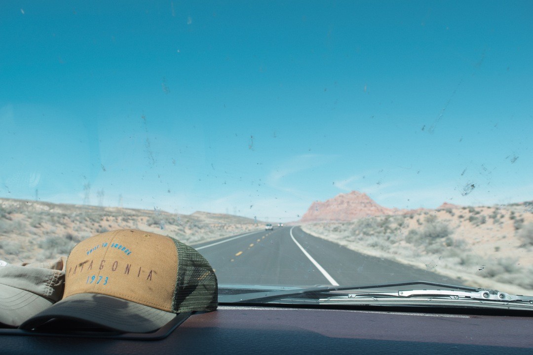 Od tuszu się uczernisz, cynober zabarwi cię na czerwono.