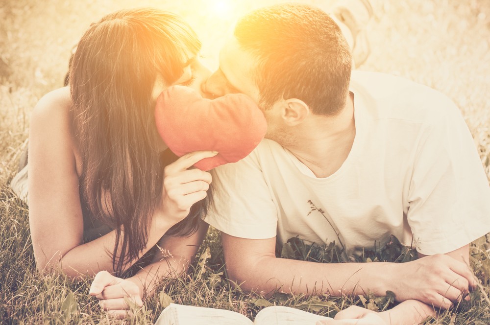 (…) najprawdziwsze szczęście unosi się na powierzchni kryjącego się pod …