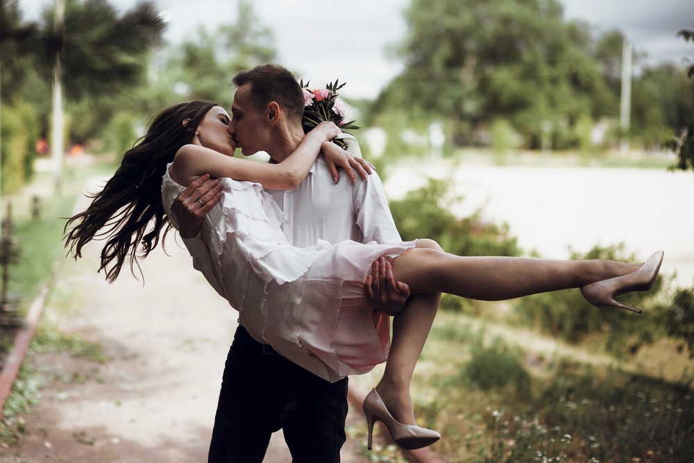 Kobieta jest jak kwiat. Jeśli o nią dbasz – rozkwita. …