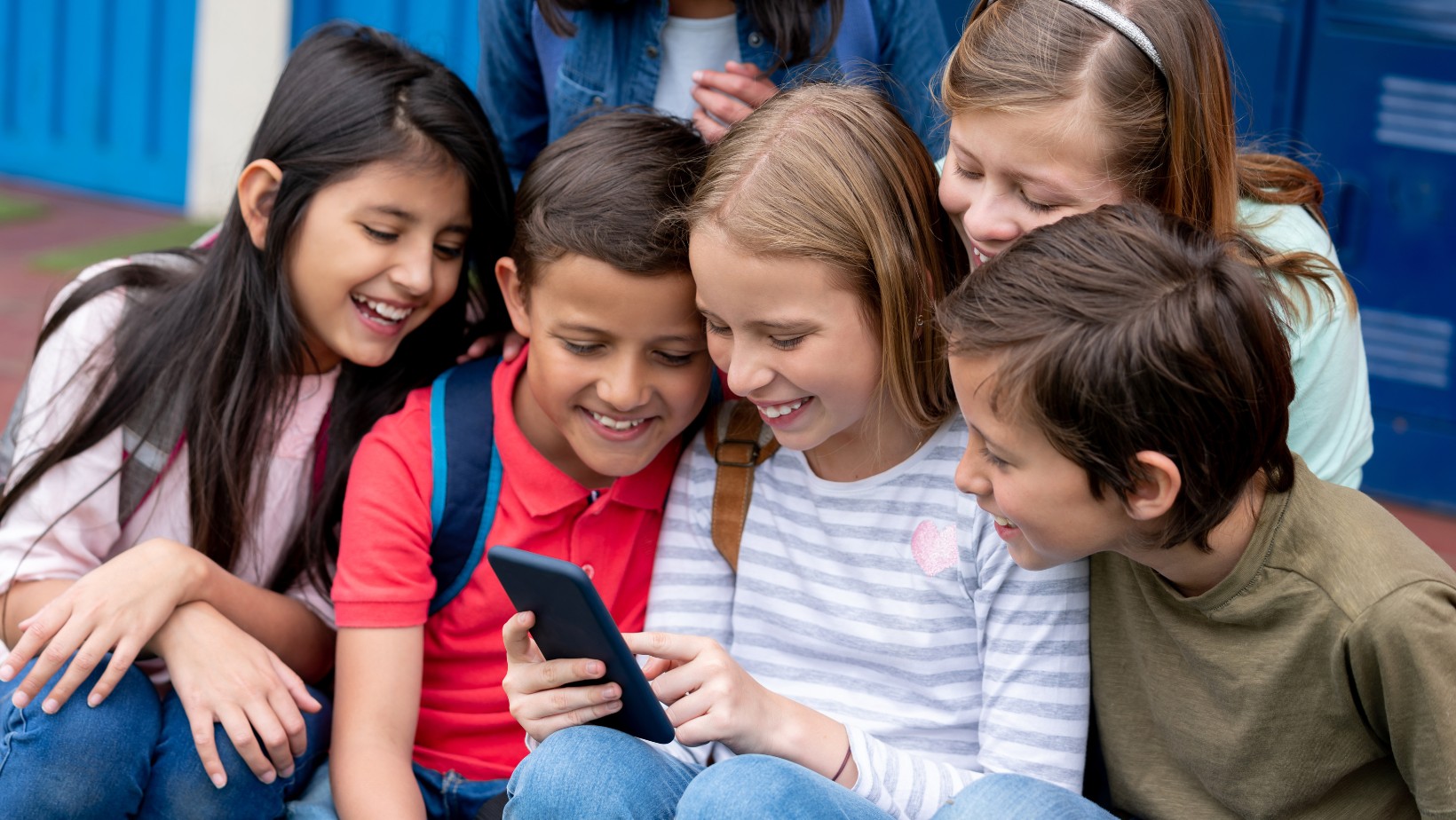 Zakaz smartfonów w szkołach podstawowych coraz bliżej!