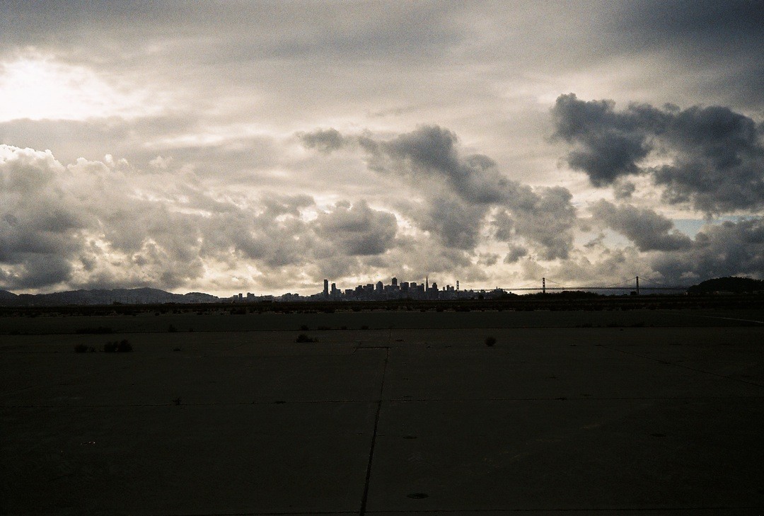 Kiedy się dzieli poduszkę, dzieli się też tajemnice.