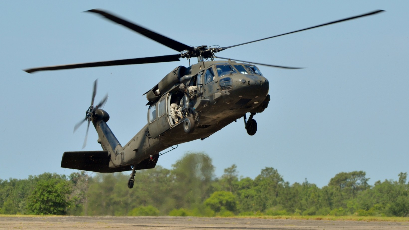 Mieszkańcy Warszawy zaniepokojeni helikopterami. Wojsko wyjaśnia!
