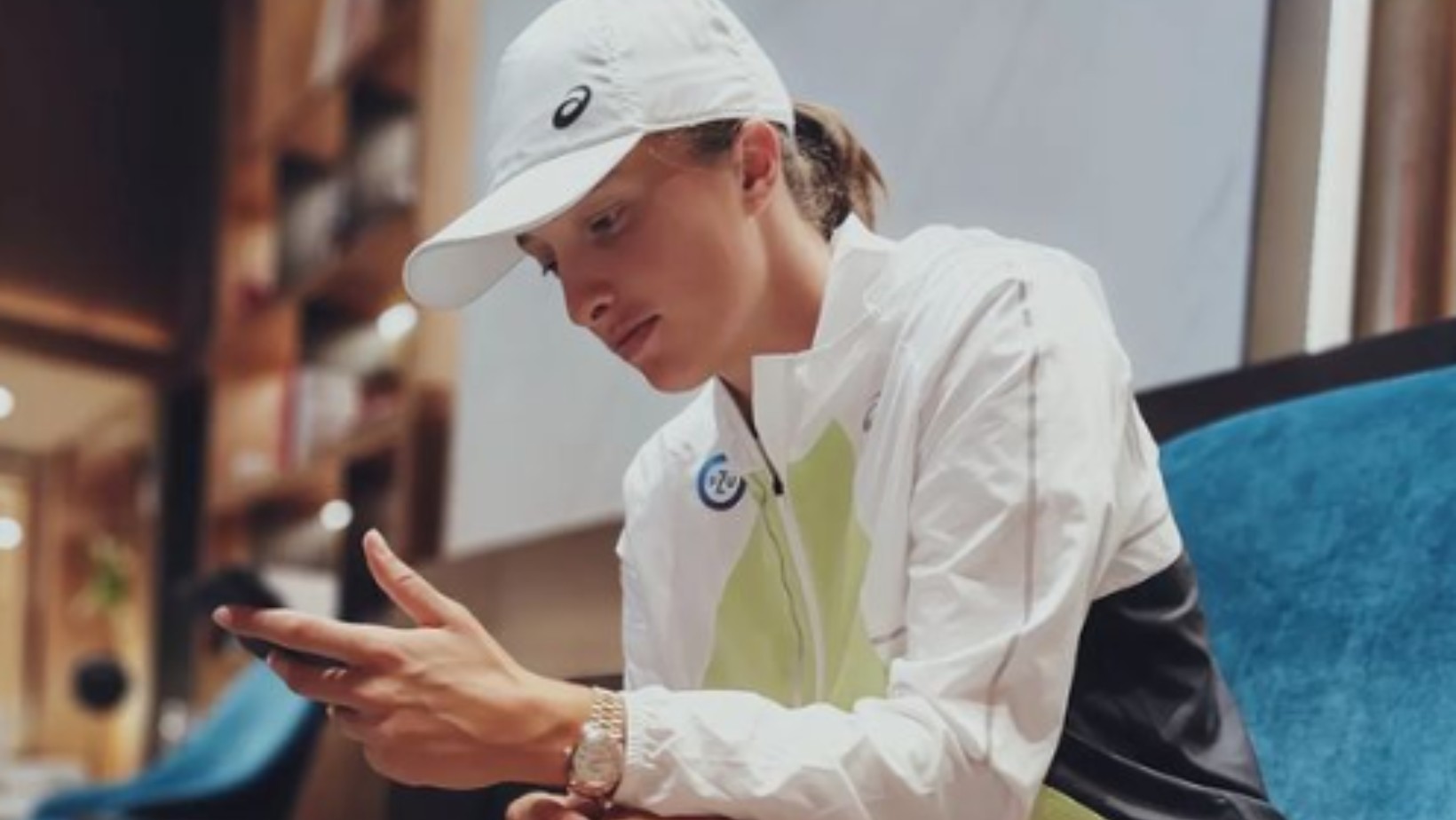 „Kolejna gwiazda WTA bez klasy” – Iga Świątek skrytykowana za postawę na korcie. Fani grzmią!