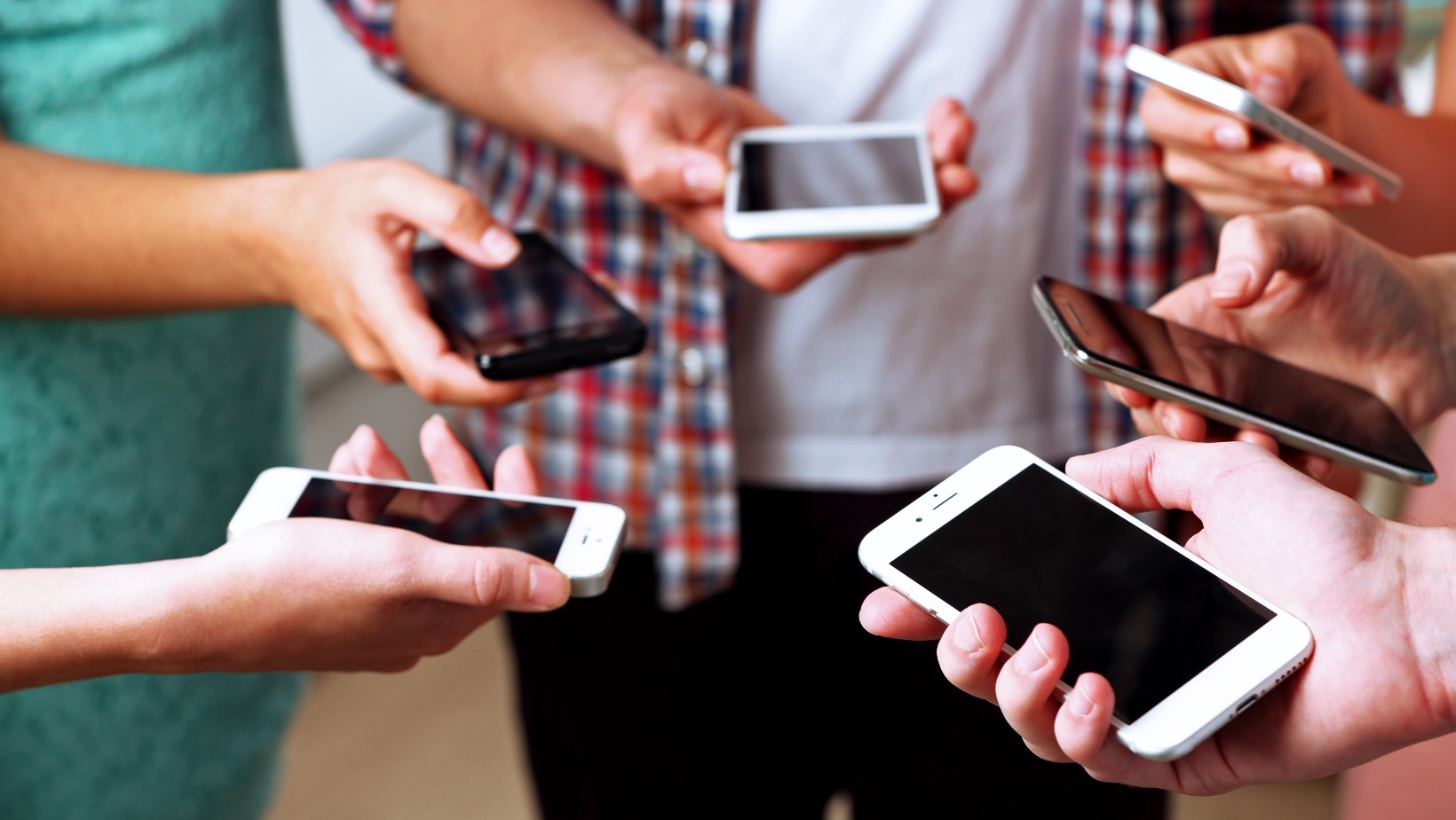 Uzależnienie od telefonu! Kto jest zagrożony?