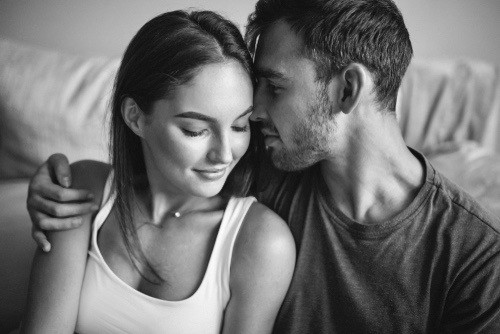 Dotyk wyznacza początek miłości. Jeśli kogoś kochasz – czujesz potrzebę …