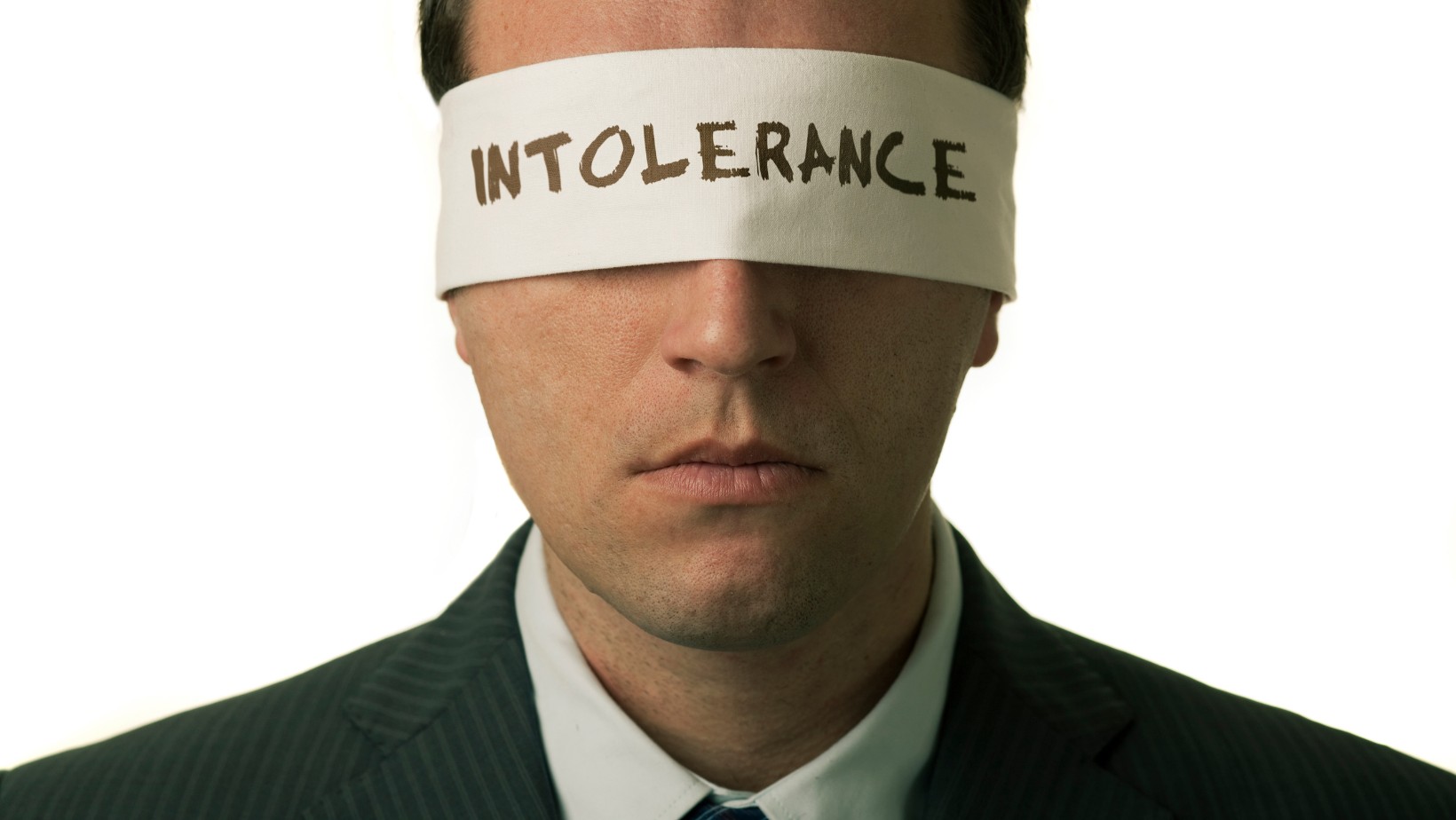 Zdjęcie Związek między nietolerancją a ekstremizmem: kiedy brak zrozumienia prowadzi do przemocy? #1