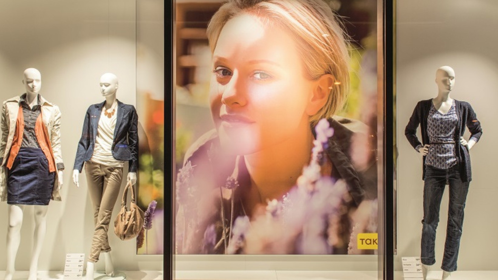 Znana marka odzieżowa wycofuje się z Polski! Czy to koniec tej sieci?