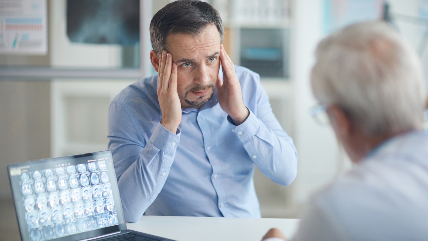Słuchanie narzekania niszczy mózg! Naukowcy nie mają wątpliwości