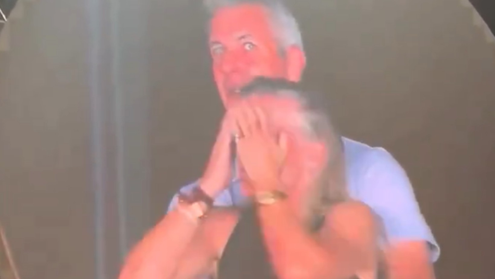 Kiss cam na koncercie Coldplay zniszczyło jego reputację. Jest reakcja żony niewiernego mężczyzny!