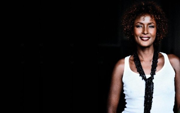 Zdjęcie 13 cytatów z poruszającej książki „Kwiat Pustyni” #1