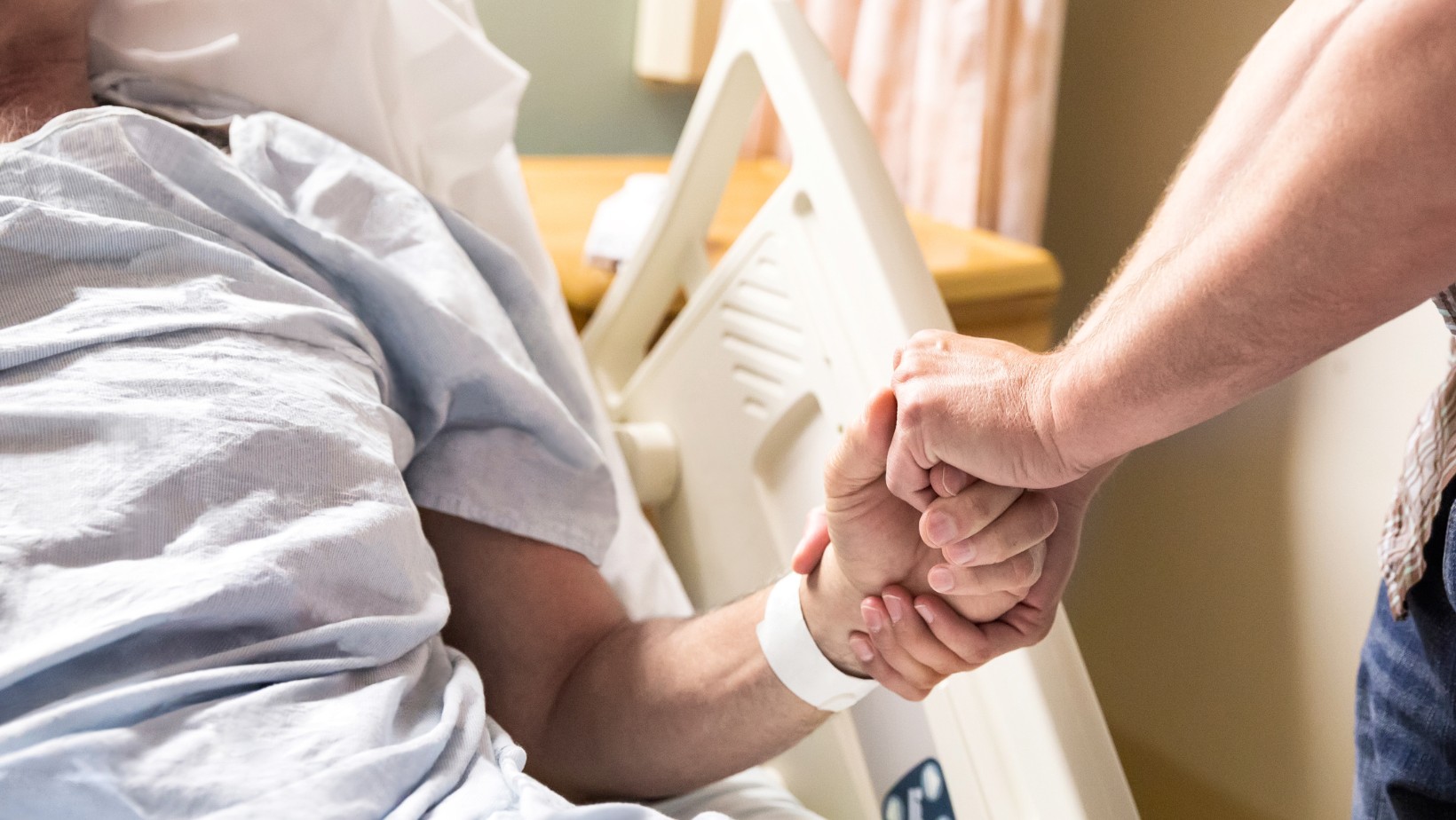 Zaakceptowanie śmierci. Jak rozmawiać z umierającym bliskim?