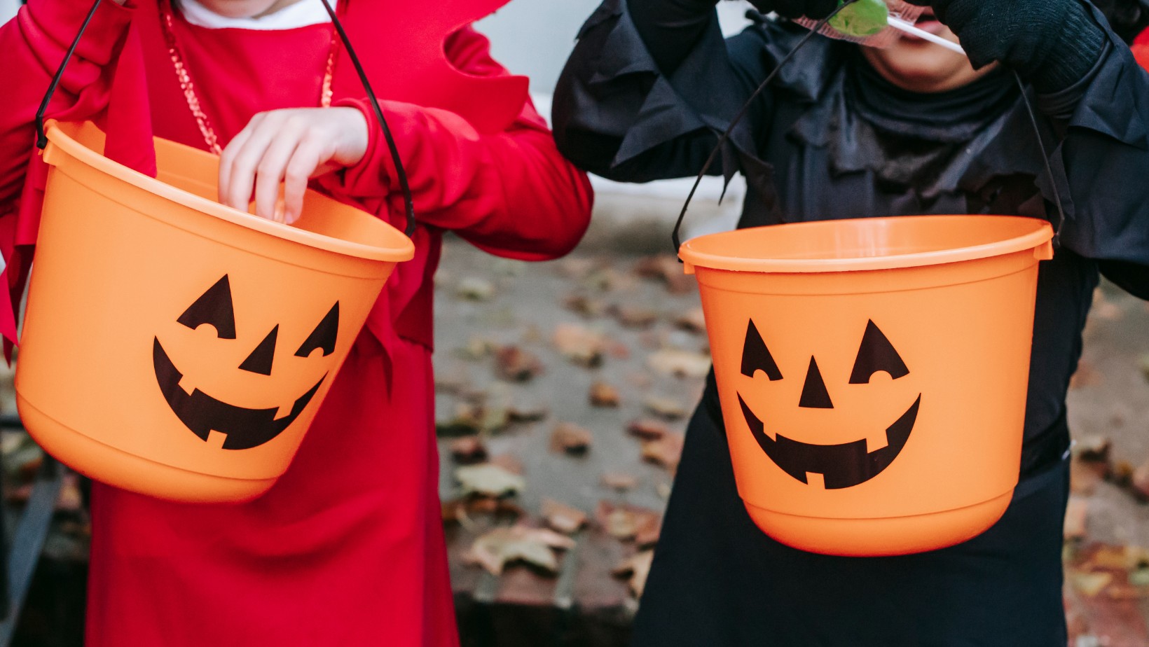 „To jest zło w najczystszej postaci”. Szpilka, gwóźdź i ostrze temperówki w cukierkach!