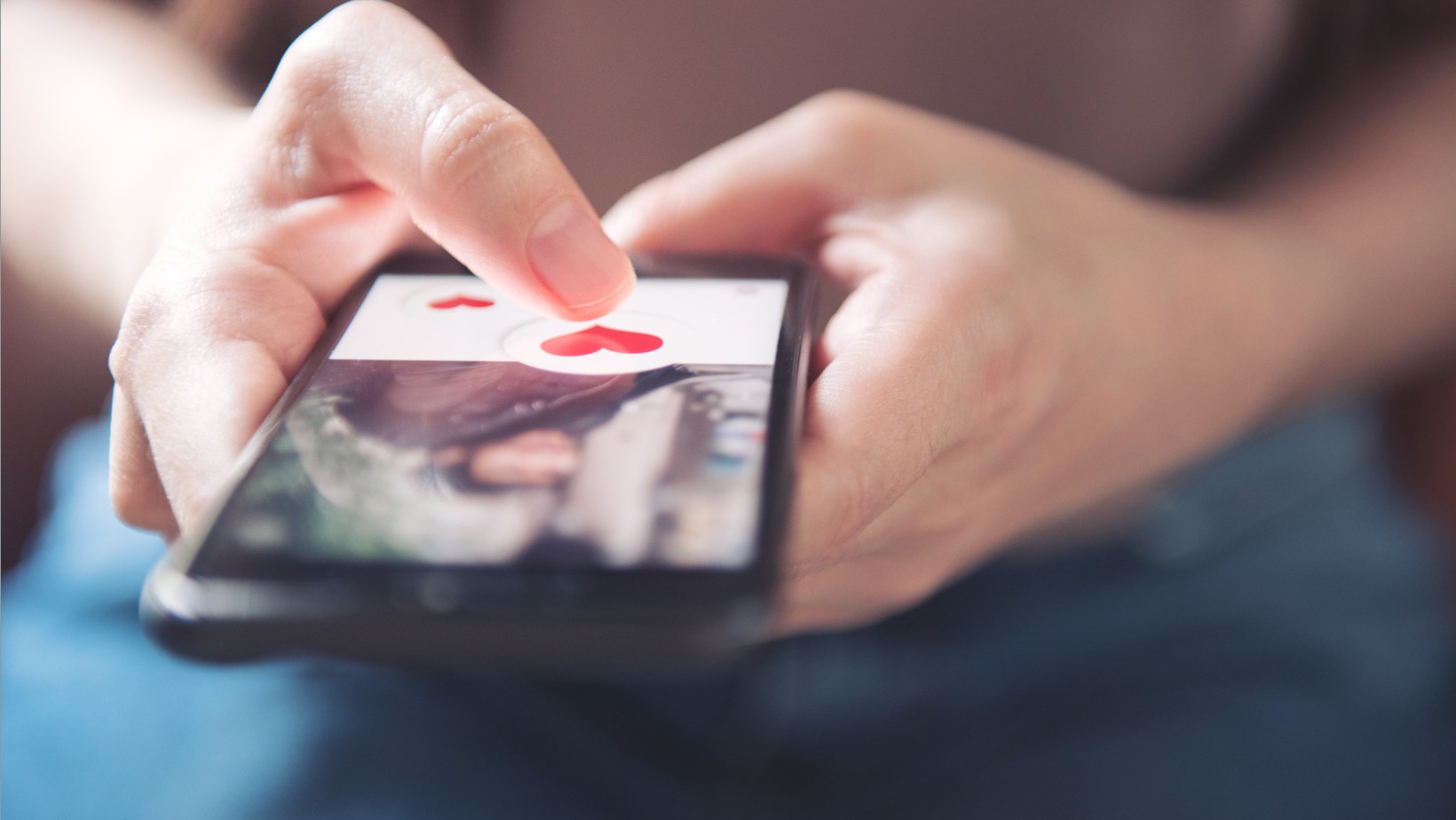 Zdjęcie Czym jest zjawisko „curvingu”? Jak wpływa na relacje i dlaczego jest szkodliwe? #1