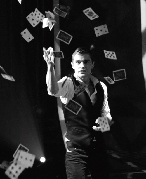 ,,Podejdźcie. Jeszcze bliżej. Im więcej sądzicie, że widzicie, tym łatwiej …