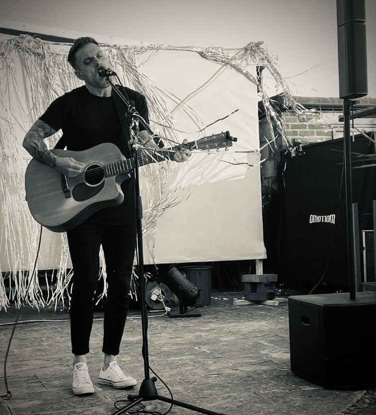 Zdjęcie Zmarł 42-letni uczestnik muzycznego show! #1