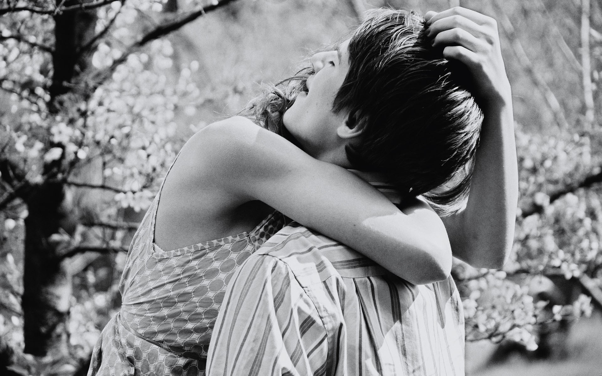 Czasem wystarczy się tylko przytulić do odpowiedniej osoby, by zapomnieć …