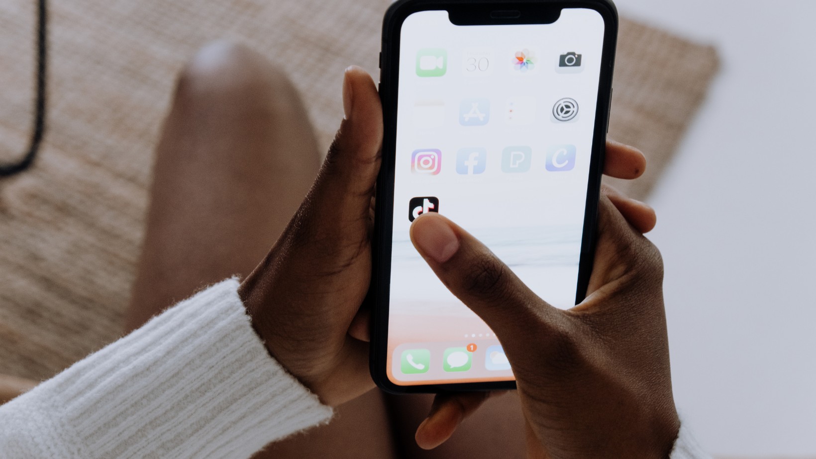 „No buy” – nowy trend coraz bardziej popularny w mediach społecznościowych!