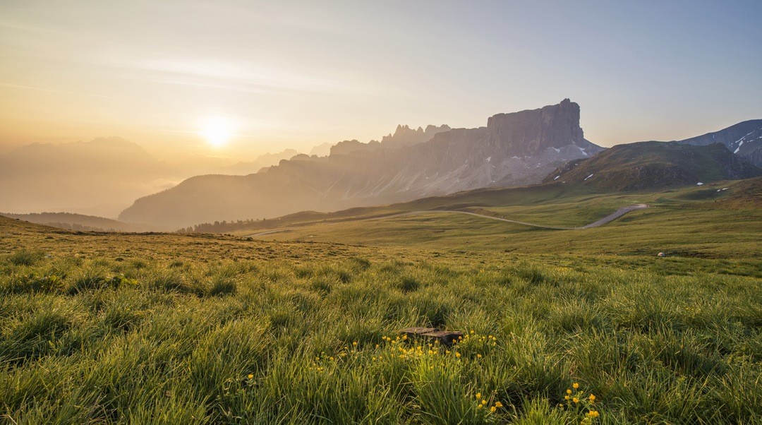 (…) legendy okazują się zawsze ważniejsze niż historia.