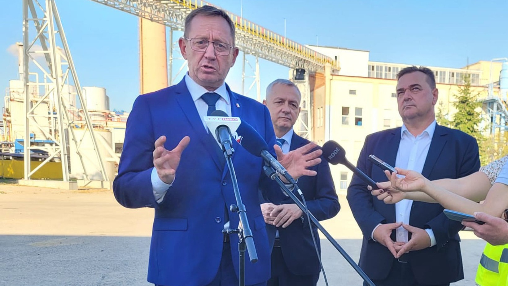 Własna sieć sklepów! Rząd konkurencją dla Biedronki i Lidla