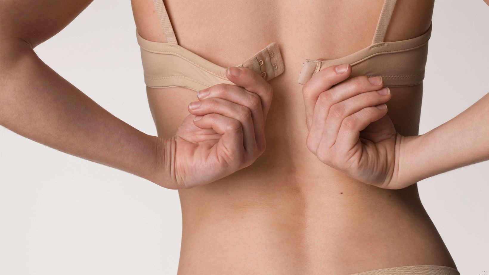 Na kilka dni pożegnała się z noszeniem stanika. Oto efekty!