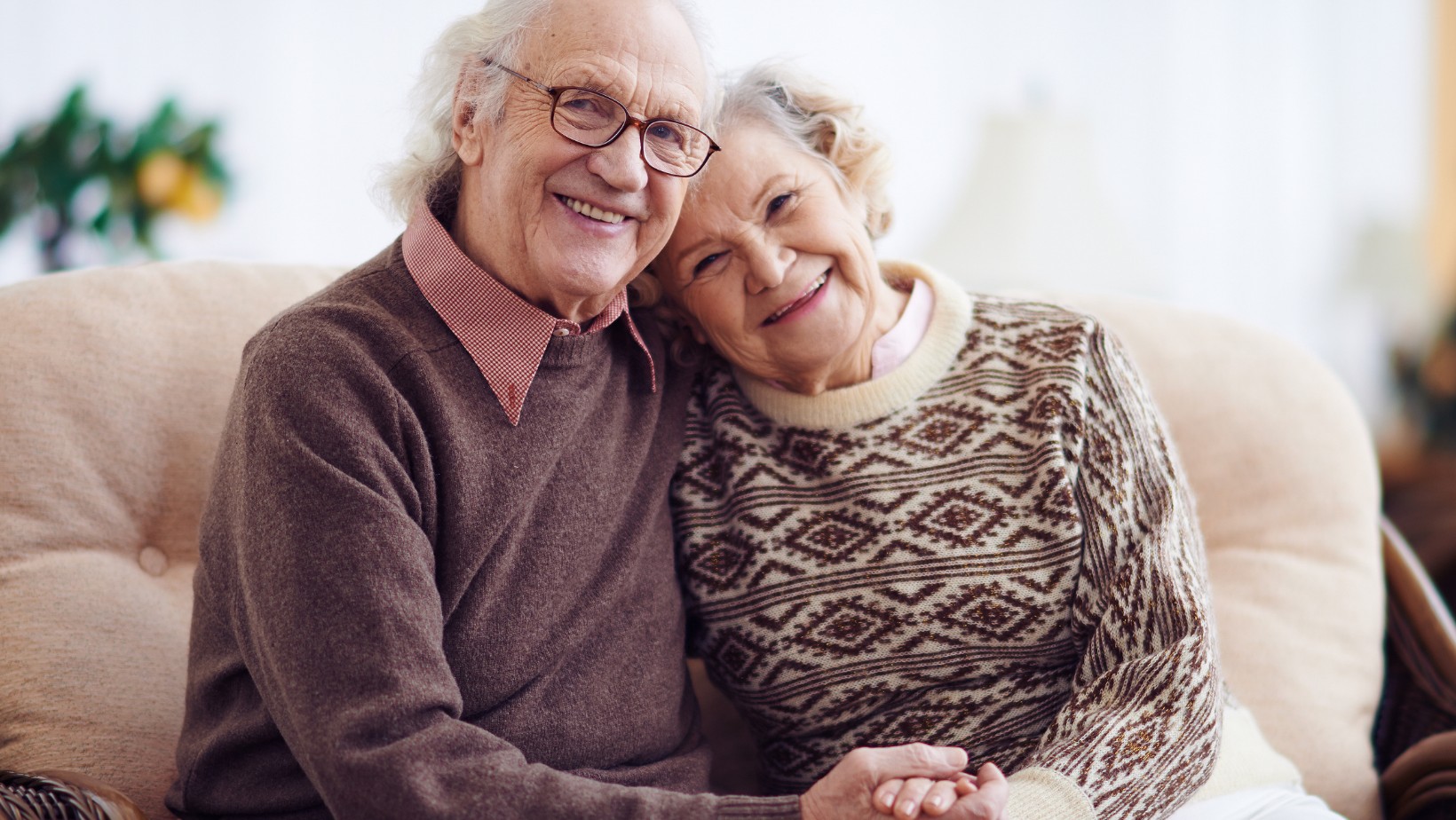 Pieniądze na opiekę nad matką i ojcem – jakie warunki trzeba spełnić?