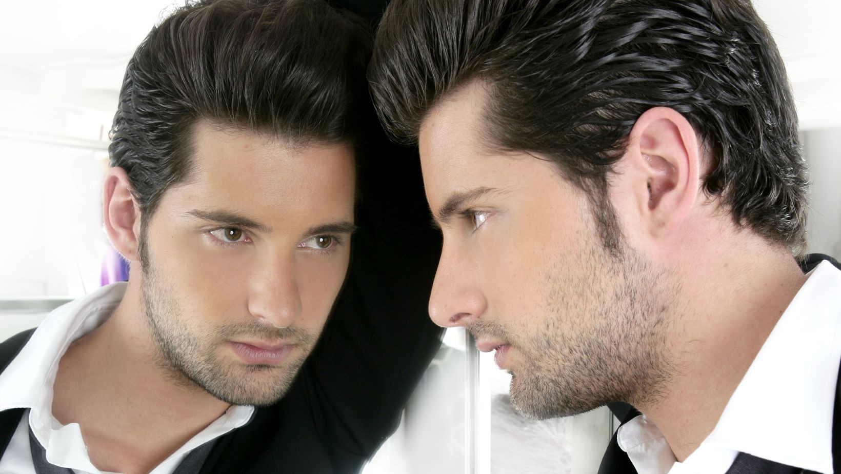 Jak rozpoznać narcyza? Wystarczy spojrzeć na jego twarz!