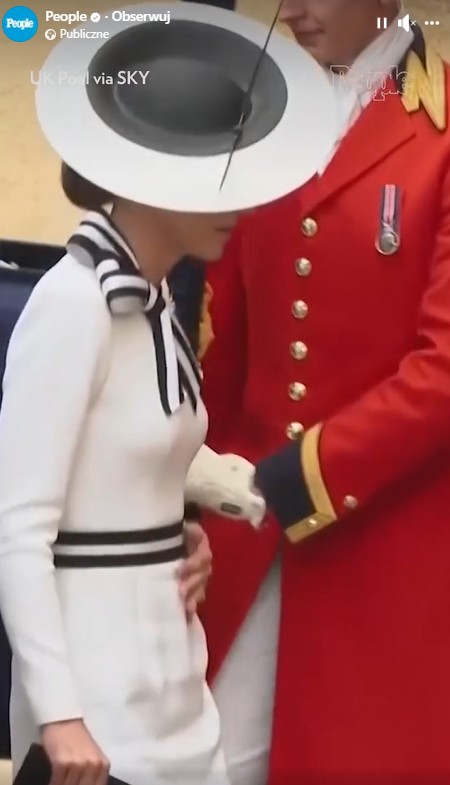 Zdjęcie Księżna Kate pojawiła się na paradzie "Trooping the Colour" #2