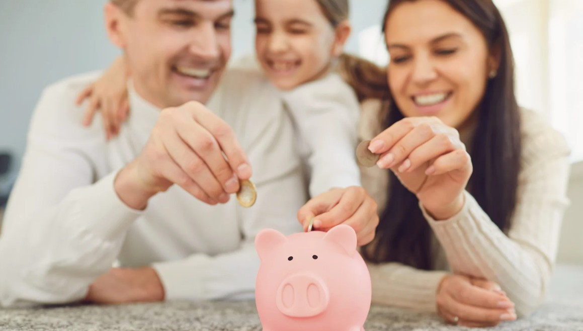 Zdjęcie ZUS wypłaca 300 zł miesięcznie na rachunki. Kto może skorzystać i jak złożyć wniosek? #1