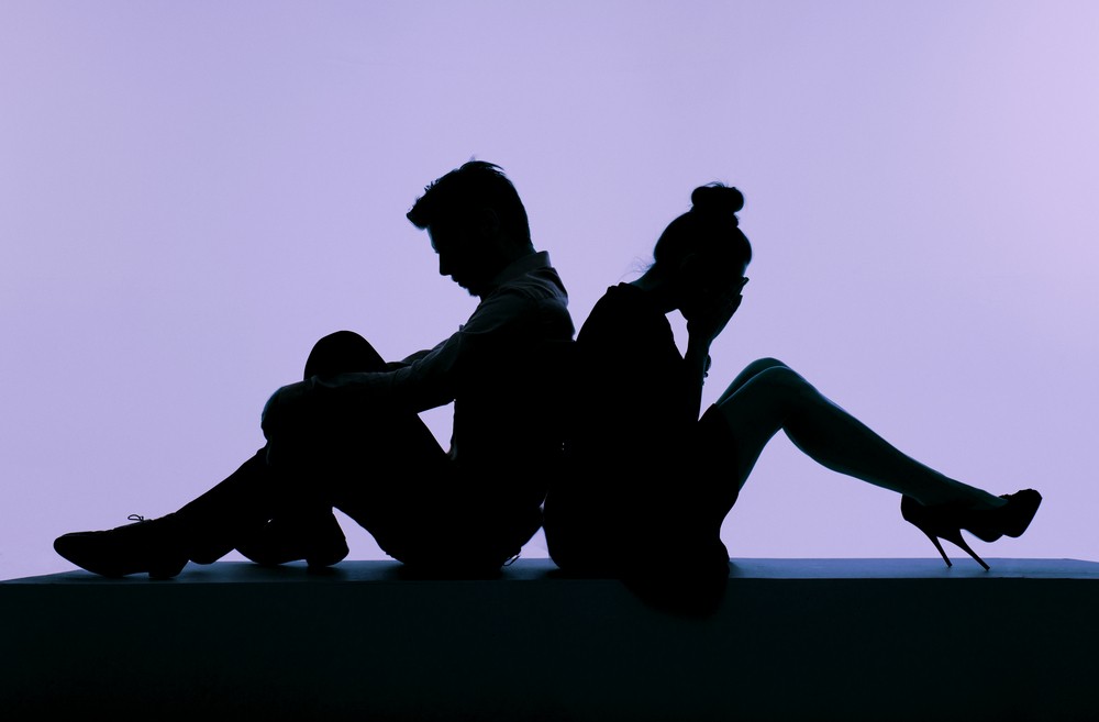 -Moja rada jednak: niech się pani zastanowi. -Nad jego miłością? …