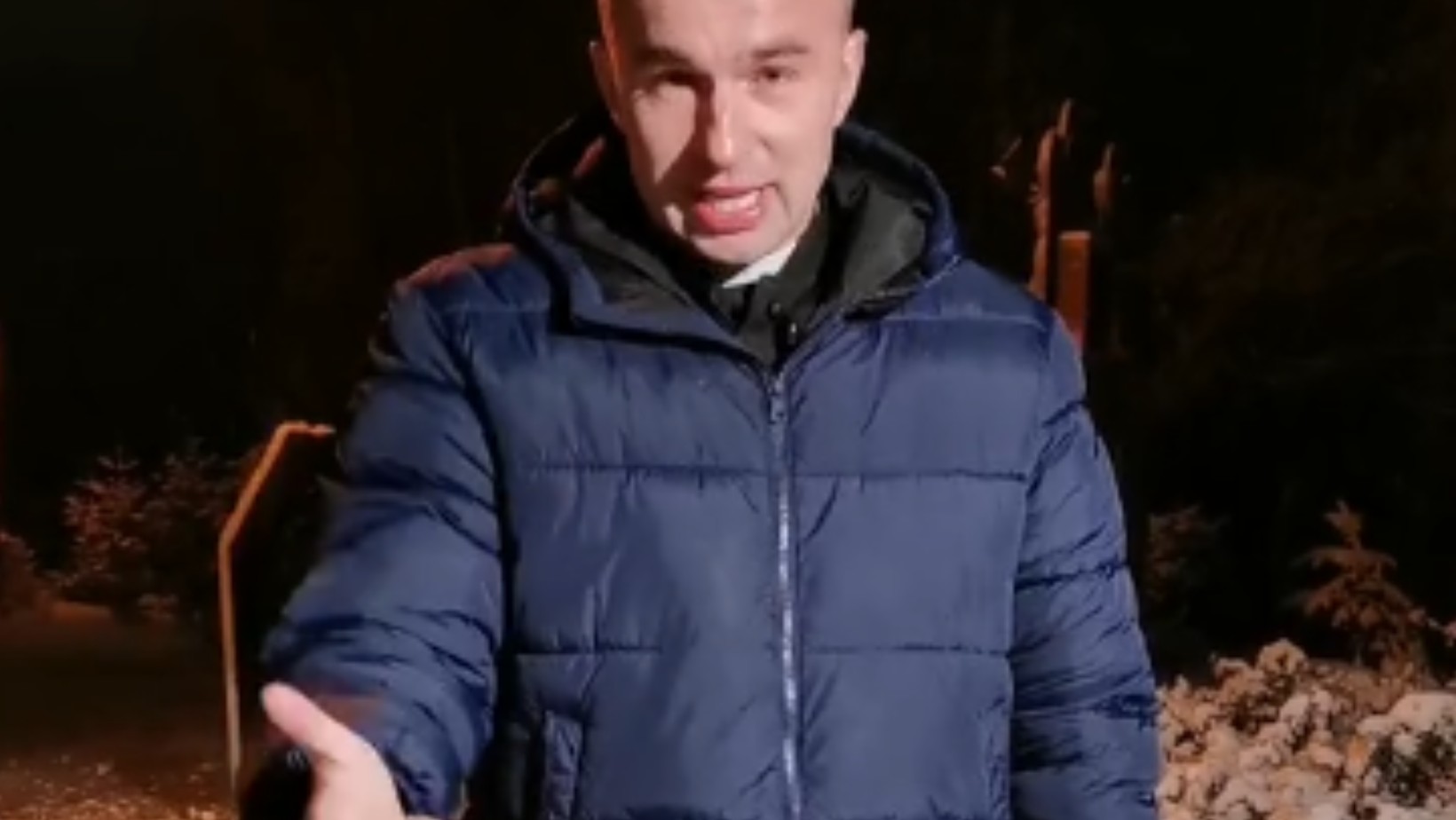 Tych rzeczy zimą lepiej unikać! Ksiądz z TikToka przestrzega!