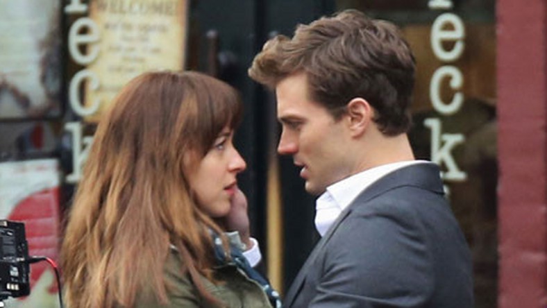 7 zapadających w pamięć cytatów z „Pięćdziesięciu twarzy Greya”