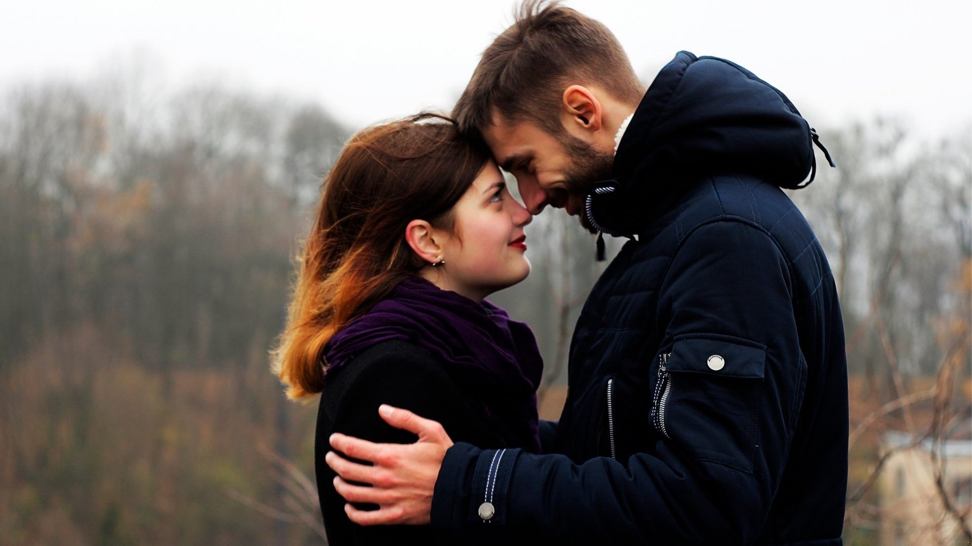 9 sposobów, którymi on wyraża uczucia