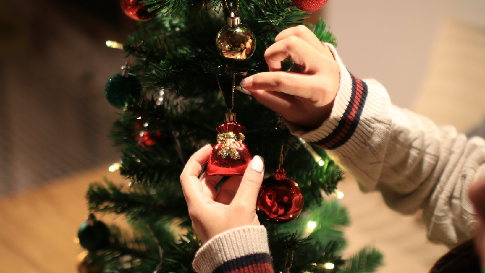 Kiedy powinno się ubrać choinkę na święta?