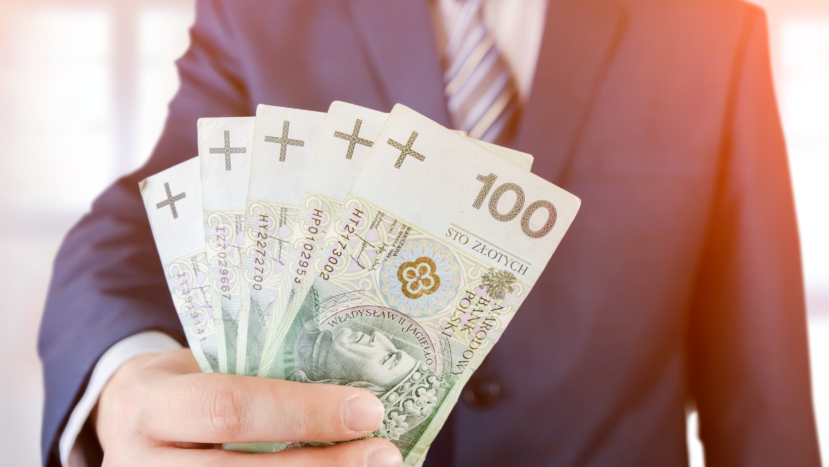 Niektórzy pracownicy mogą otrzymać 1000 złotych dodatku! Nabór wniosków już się rozpoczął!