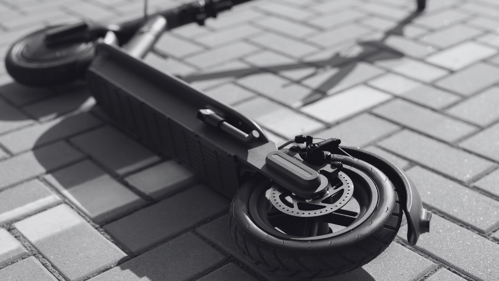 Zdjęcie 12-latek nie żyje. Dziecko znaleziono przy drodze, obok leżała hulajnoga #1