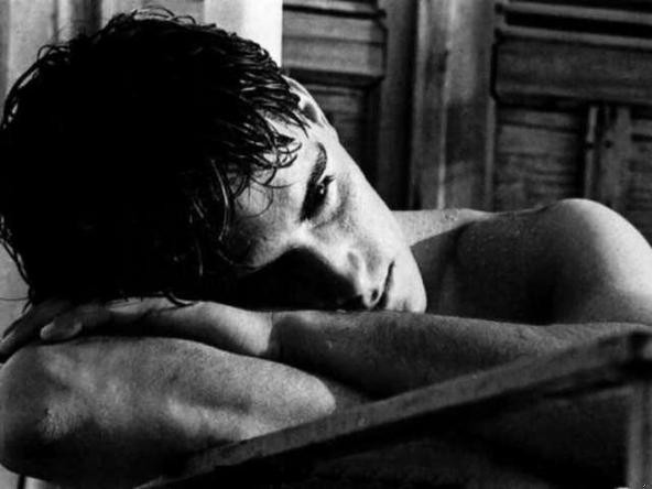 Przez pół nocy wpatrywałem się w sufit i zastanawiałem się, …