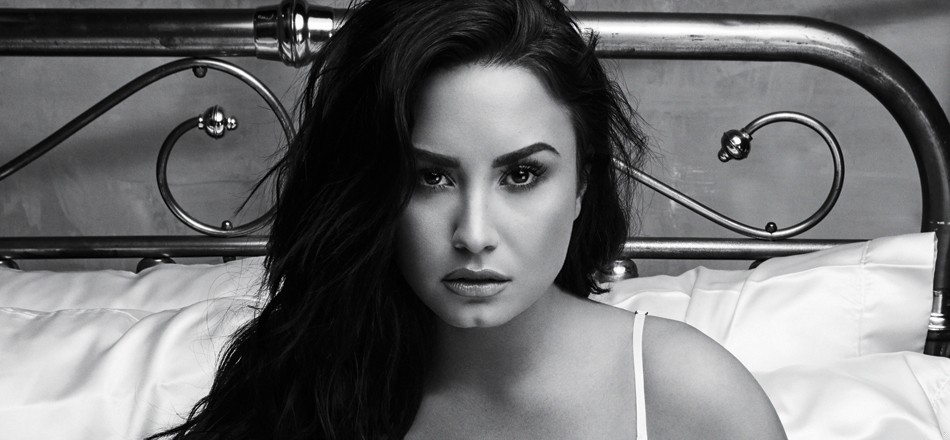 „Bądź swoją siłą przez 365 dni w roku” – 10 niesamowitych cytatów z książki Demi Lovato