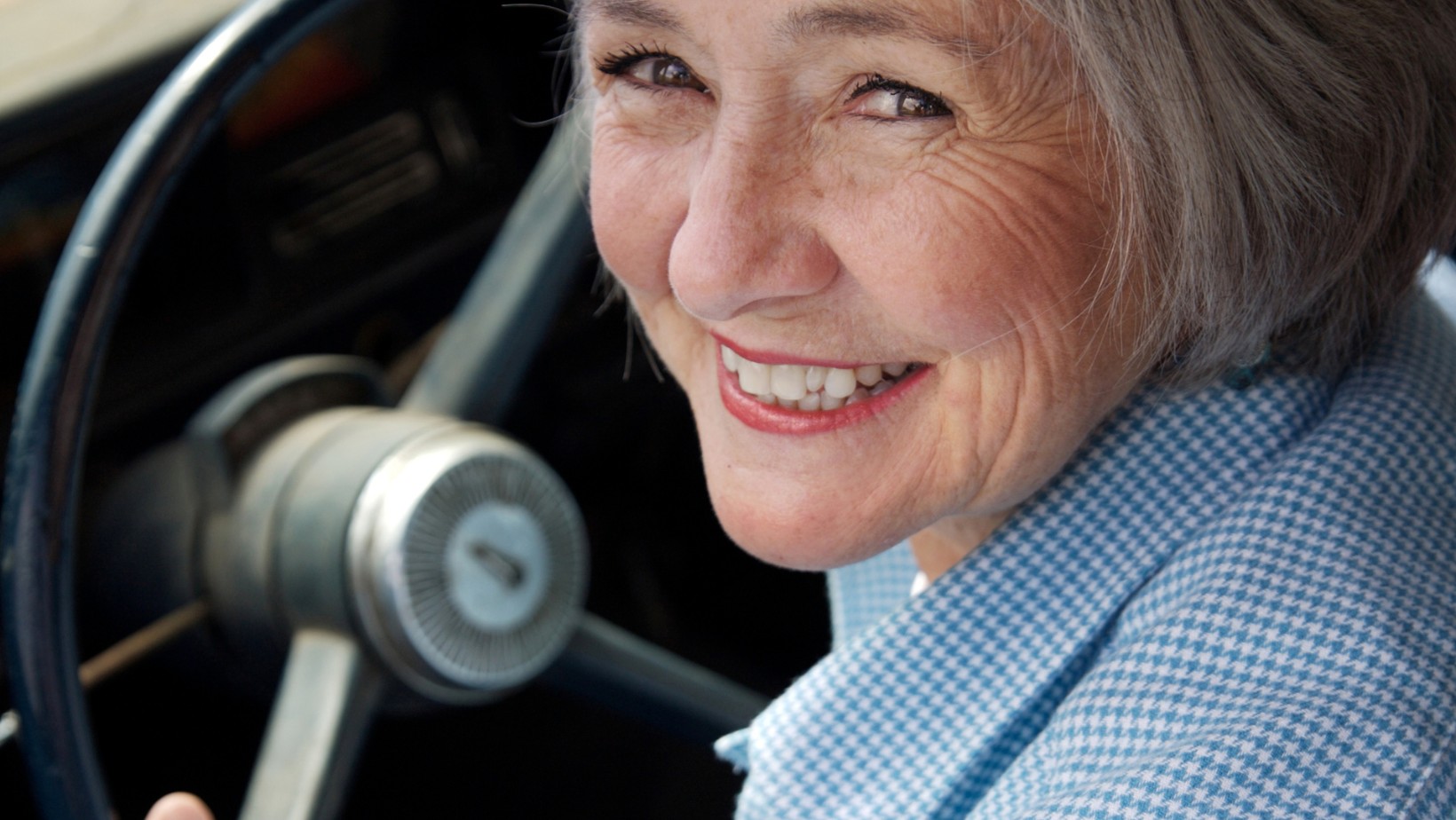 Nowe przepisy odbierają prawo jazdy seniorom?! Kiedy zmiany wejdą w życie?