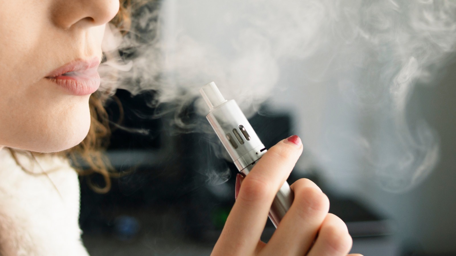 Koniec jednorazowych e-papierosów. Prezydent podpisał ustawę!