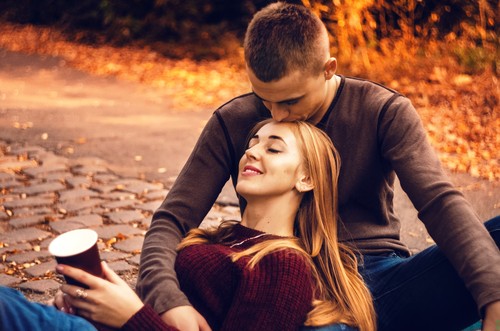 Tak to się zaczyna. Spoglądasz na kogoś, kogo nie widziałeś …