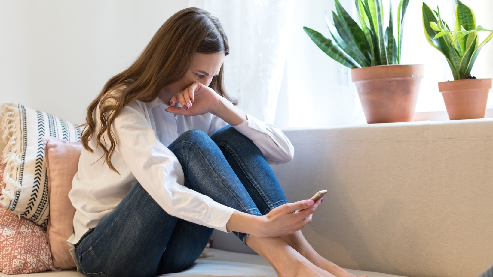 Rzucił Cię przez SMS-a? Zobacz, co powinnaś zrobić