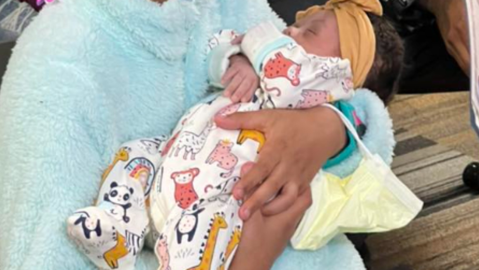 10-latka odebrała poród swojej mamy: „Jej głowa jest tutaj. Wyszła”